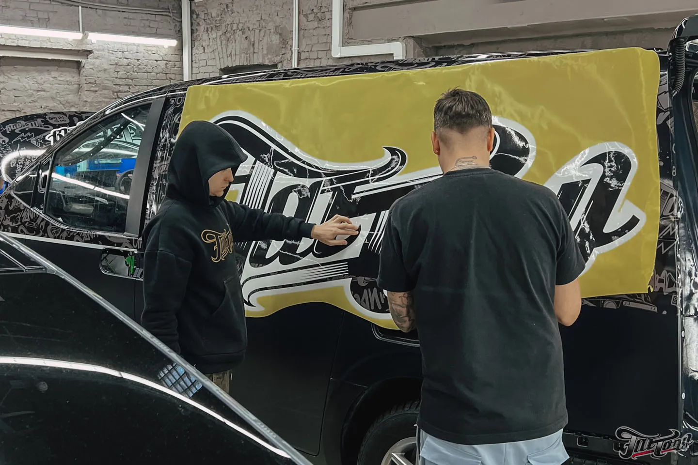 Разработали и реализовали дизайн-проект для Hyundai Staria, нового рабочего автомобиля Fat Tony! Как это было?